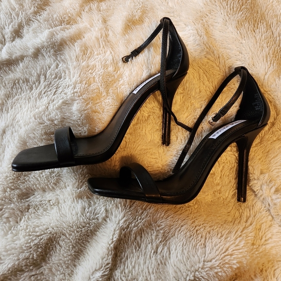 Steve Madden square toed heels - Picture 2 of 11